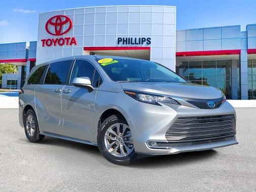 2023 Toyota Sienna XLE