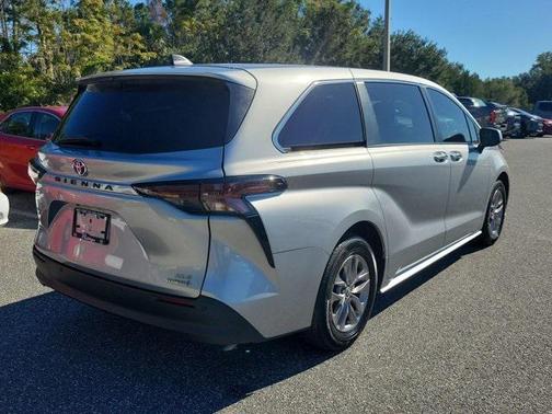 2023 Toyota Sienna XLE