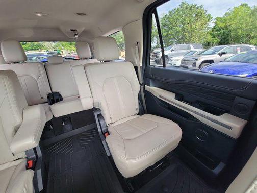 Star White Metallic Tri-Coat 2022 Ford Expedition Max Platinum