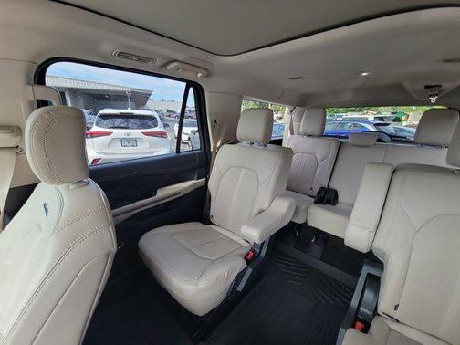 Star White Metallic Tri-Coat 2022 Ford Expedition Max Platinum