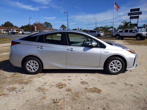 Classic Silver Metallic 2021 Toyota Prius LE