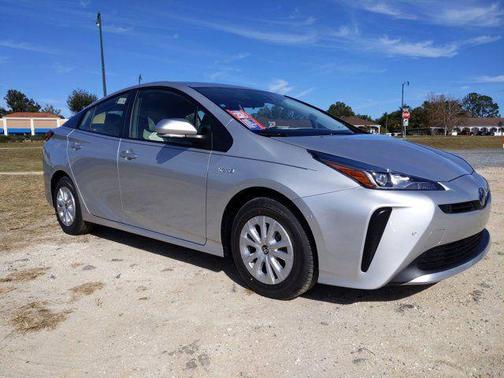 Classic Silver Metallic 2021 Toyota Prius LE