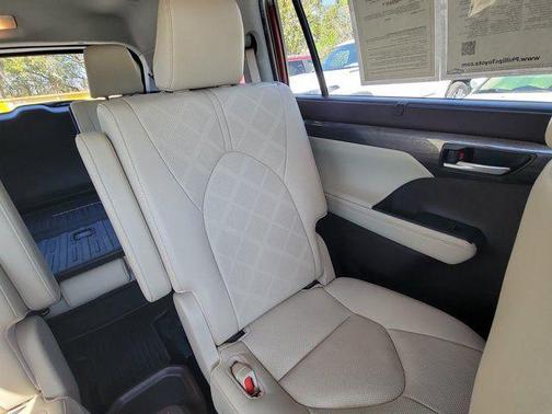 Ruby Flare Pearl 2022 Toyota Highlander Hybrid Platinum