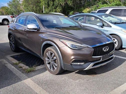 2017 INFINITI QX30 Premium