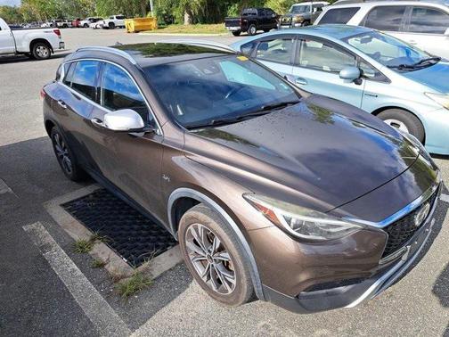 2017 INFINITI QX30 Premium