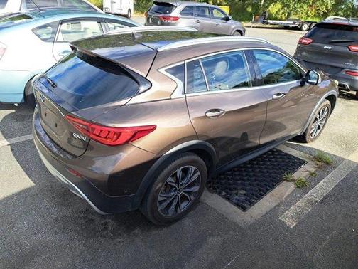 2017 INFINITI QX30 Premium