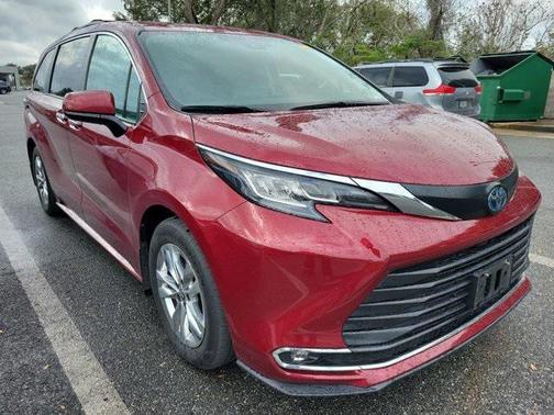 2023 Toyota Sienna XLE