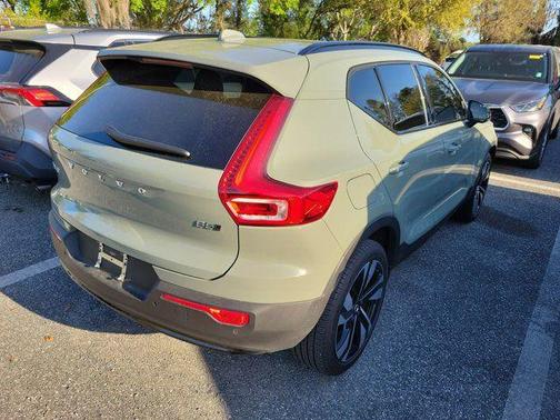 2025 Volvo XC40 B5 Plus Dark Theme