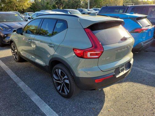 2025 Volvo XC40 B5 Plus Dark Theme