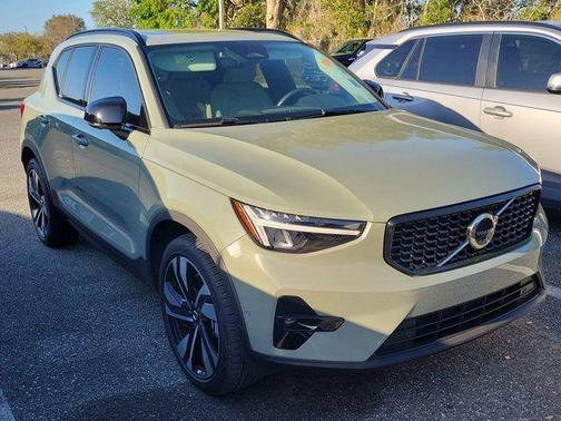 2025 Volvo XC40 B5 Plus Dark Theme