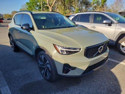 2025 Volvo XC40 B5 Plus Dark Theme