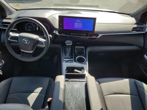 2025 Toyota Sienna XSE 7 Passenger