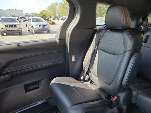 2025 Toyota Sienna XSE 7 Passenger