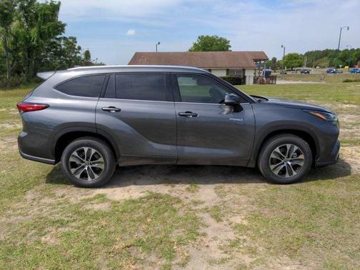 2021 Toyota Highlander Hybrid XLE