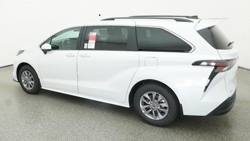 Wind Chill Pearl 2026 Toyota Sienna XLE