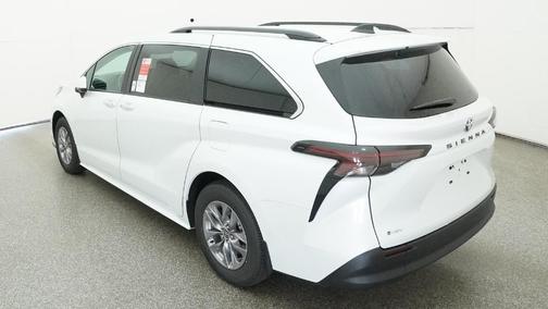 Wind Chill Pearl 2026 Toyota Sienna XLE