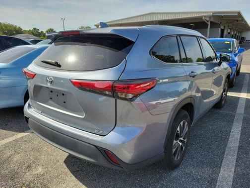 Moon Dust 2021 Toyota Highlander XLE