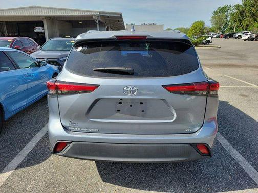 Moon Dust 2021 Toyota Highlander XLE