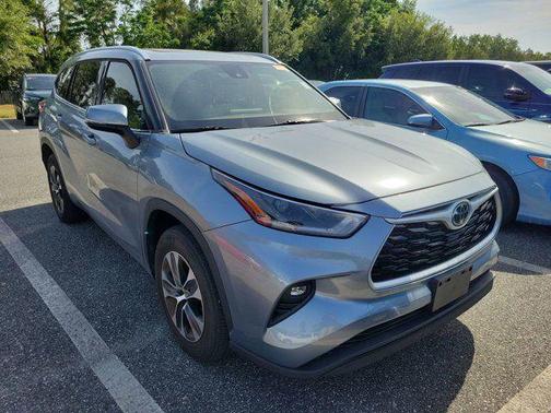 Moon Dust 2021 Toyota Highlander XLE