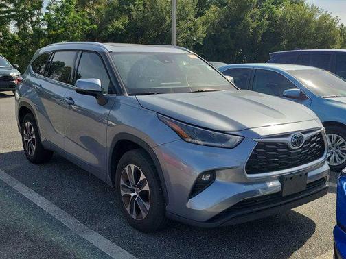 Moon Dust 2021 Toyota Highlander XLE