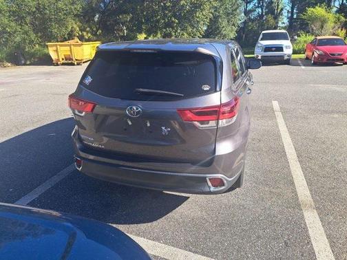 2019 Toyota Highlander LE I4