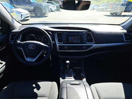 2019 Toyota Highlander LE I4
