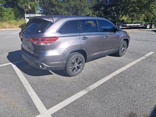 2019 Toyota Highlander LE I4