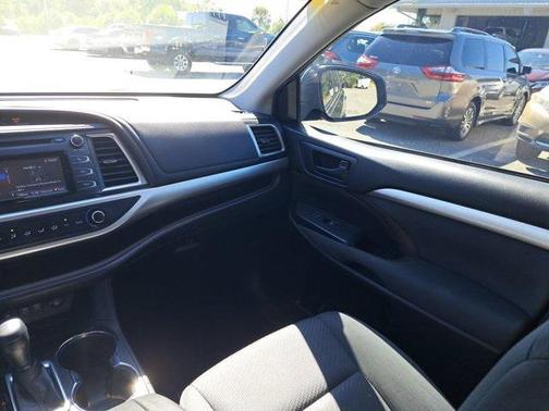 2019 Toyota Highlander LE I4