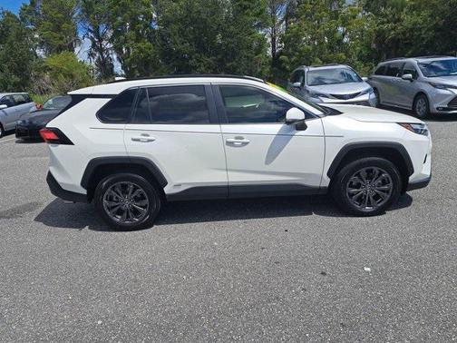 2022 Toyota RAV4 Hybrid XLE Premium