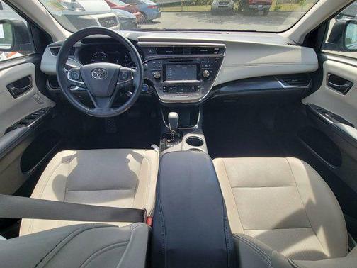 Celestial Silver Metallic 2018 Toyota Avalon Hybrid Limited