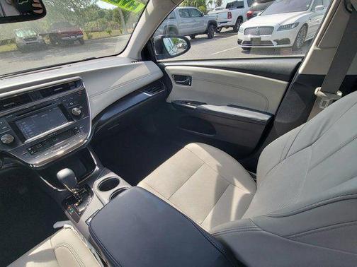 Celestial Silver Metallic 2018 Toyota Avalon Hybrid Limited