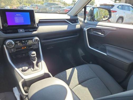 2024 Toyota RAV4 Hybrid SE