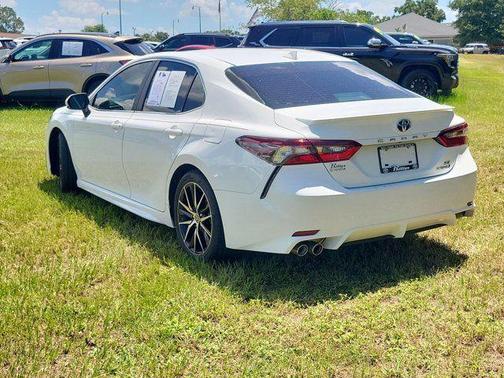 Ice Cap 2024 Toyota Camry Hybrid SE