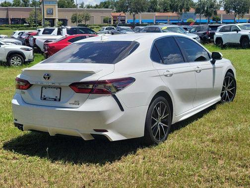 Ice Cap 2024 Toyota Camry Hybrid SE