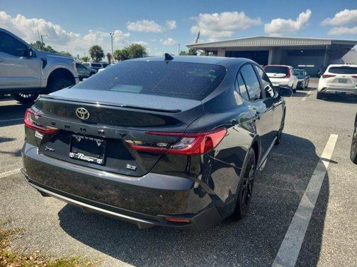 Ice Cap 2024 Toyota Camry Hybrid SE