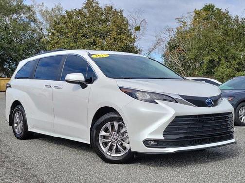 2025 Toyota Sienna XLE