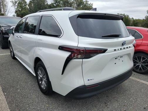2025 Toyota Sienna XLE