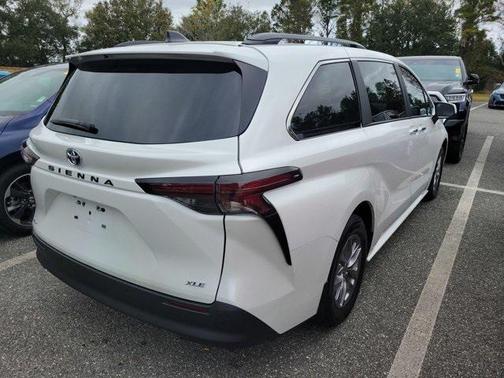 2025 Toyota Sienna XLE