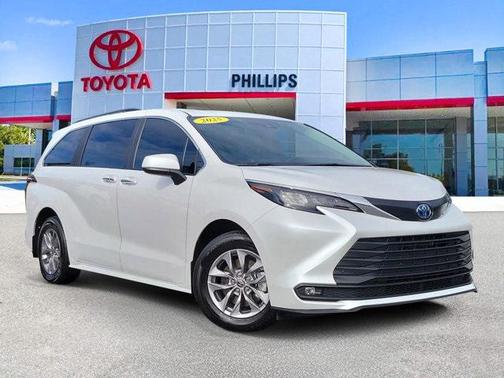 2025 Toyota Sienna XLE