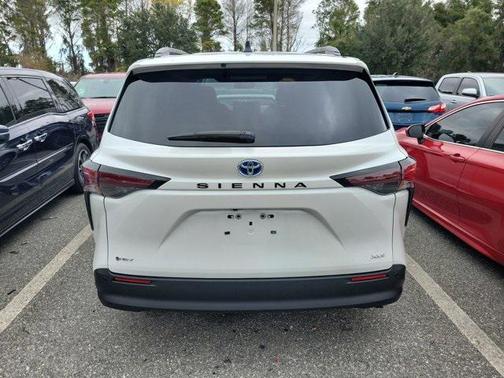 2025 Toyota Sienna XLE