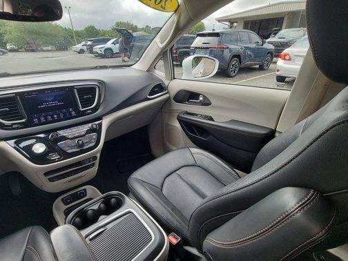 Bright White Clearcoat 2020 Chrysler Pacifica Touring-L Plus