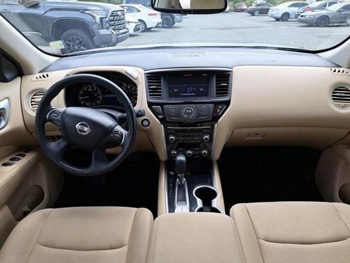 2017 Nissan Pathfinder SV
