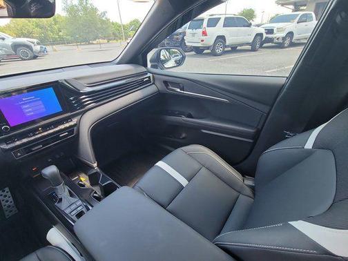 Ice Cap 2025 Toyota Camry SE
