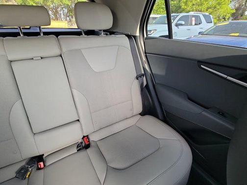 Snow White Pearl 2025 Kia Niro EX