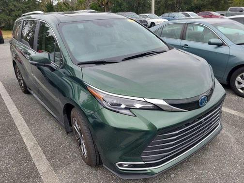 2025 Toyota Sienna Platinum