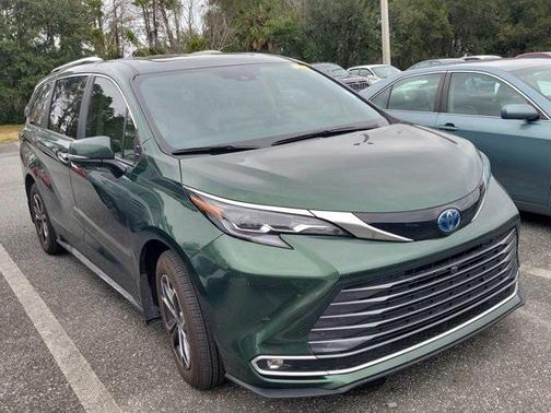 2025 Toyota Sienna Platinum