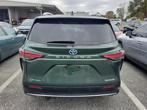 2025 Toyota Sienna Platinum
