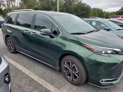 2025 Toyota Sienna Platinum