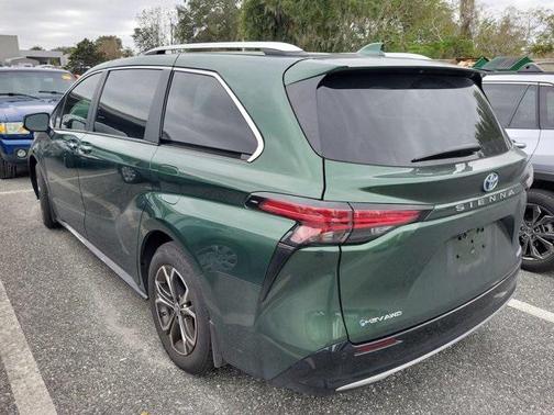 2025 Toyota Sienna Platinum