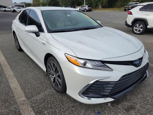 2021 Toyota Camry Hybrid XLE